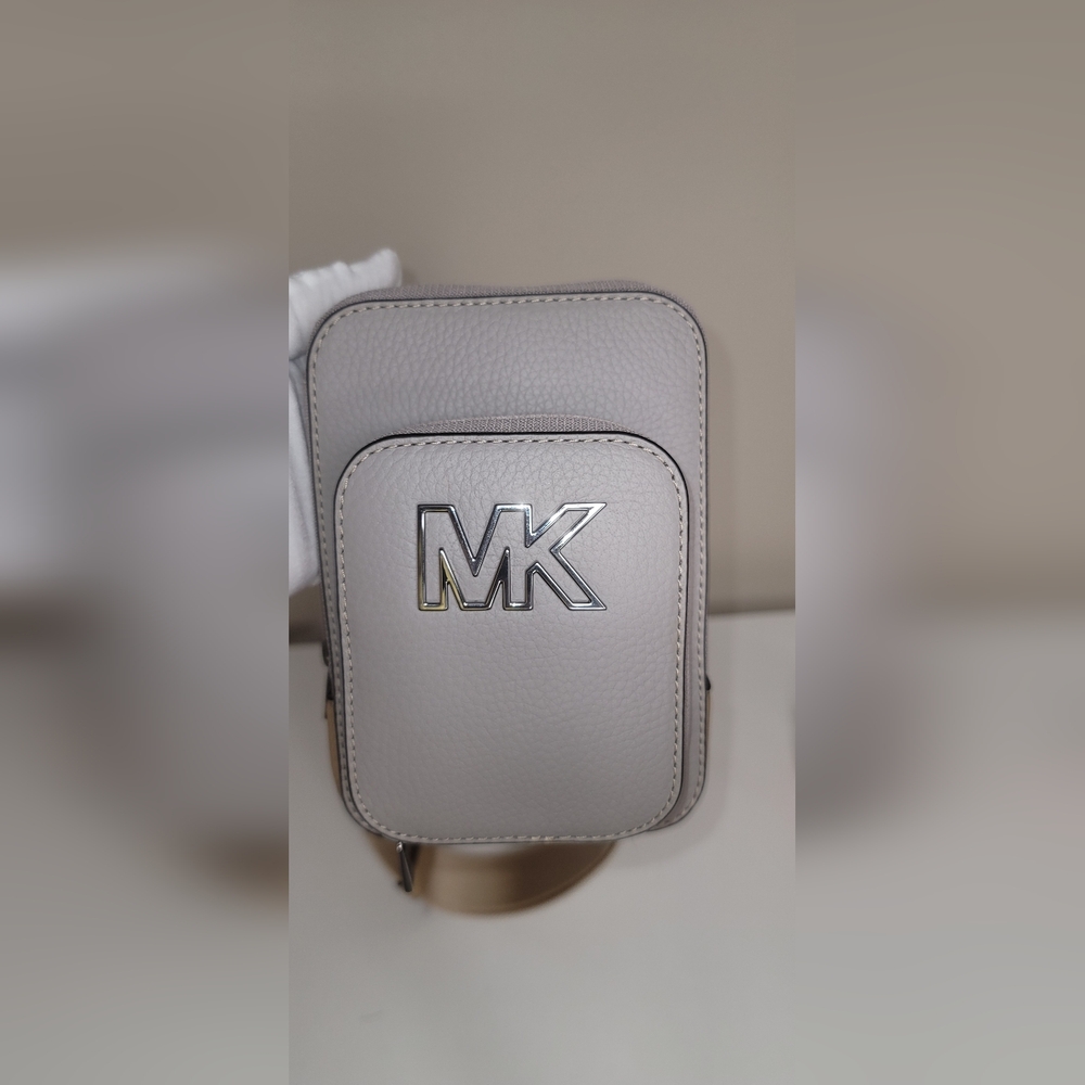 Michael Kors unisex Cooper Phone Wallet Crossbody (Pearl Grey)Gray